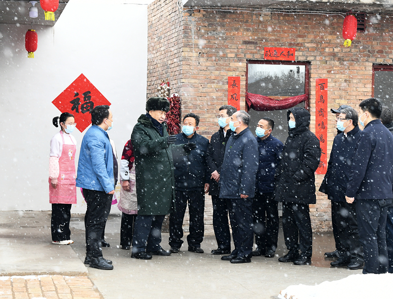 2022年1月26日,習近平總書記在山西霍州馮南垣村受災村民師紅兵家看望。