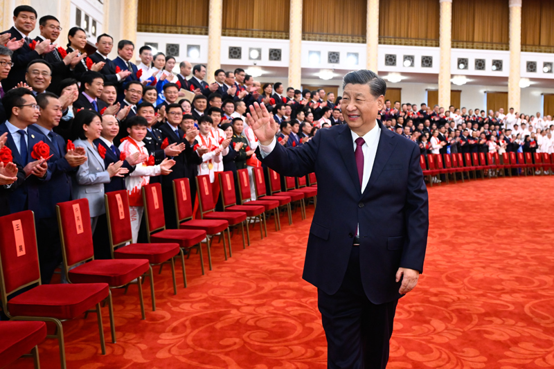 2022年4月8日,北京冬奧會、冬殘奧會總結表彰大會在北京人民大會堂隆重舉行。會前,習近平等會見北京冬奧會、冬殘奧會突出貢獻集體代表、突出貢獻個人和中國體育代表團成員。