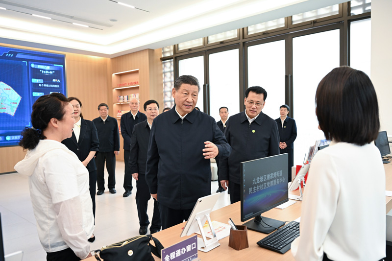 2024年4月22日下午,習(xí)近平總書記在重慶市九龍坡區(qū)謝家灣街道民主村社區(qū)考察。