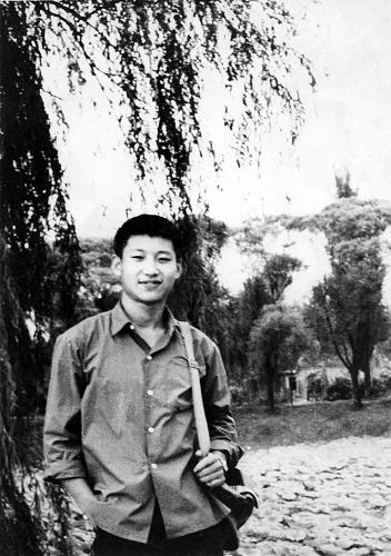 這是1972年,插隊回京探親時的習近平。