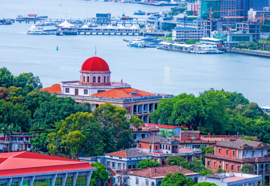 鼓浪嶼素有“萬國建筑博物館”的美譽,八卦樓作為全國重點文物保護單位,是鼓浪嶼世界文化遺產核心要素之一。楊勁堅 攝